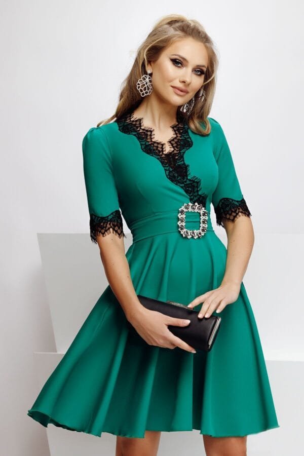 Rochie eleganta Fofy verde in clos cu dantela neagra aplicata