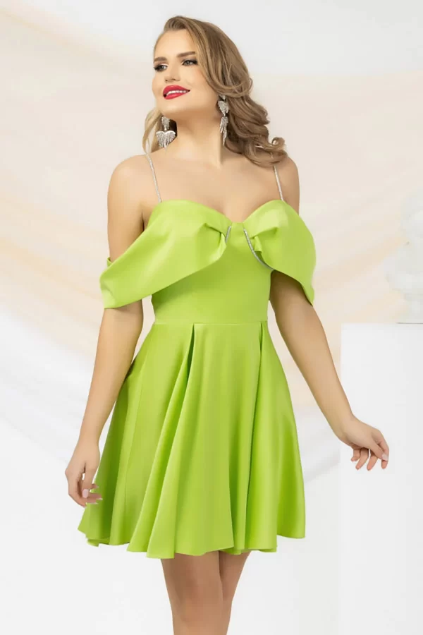 Rochie mini lime eleganta Pretty Girl cu umeri goi si strassuri