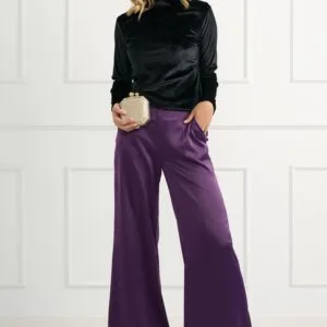 Pantaloni DY Fashion eleganti din satin mov cu croi evazat