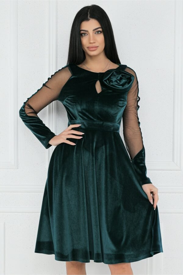 Rochie MBG eleganta din catifea verde cu maneci din tull si floare pe bust