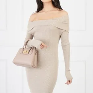 Rochie Sara bej cu decolteu lasat pe umeri