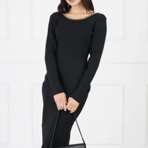 Rochie Suzie neagra din tricot cu spatele gol si aplicatie tip lant