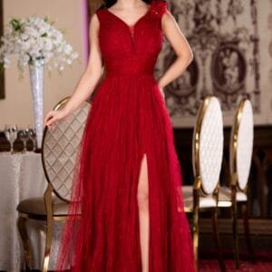 Rochie de nasa Carla lunga rosie din tulle brodat cu flori 3D pe umar