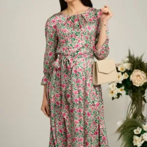 Rochie bej cu flori fucsia si cordon in talie din satin
