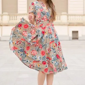 Rochie din viscoza bej cu croi petrecut si imprimeu floral rosu