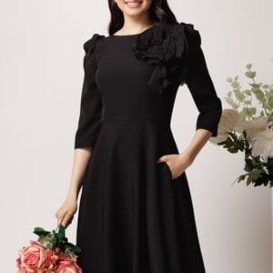 Rochie din stofa neagra cu floare maxi pe bust