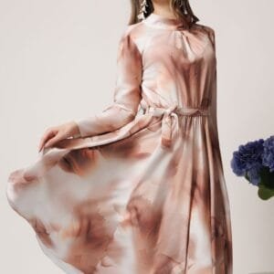 Rochie DY Fashion de zi din poplin bej cu imprimeuri maro si cordon