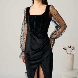 Rochie eleganta din catifea neagra cu maneci din tull cu buline