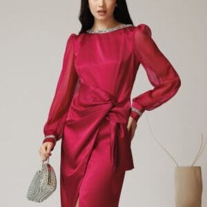 Rochie eleganta din satin fucsia cu maneci din voal