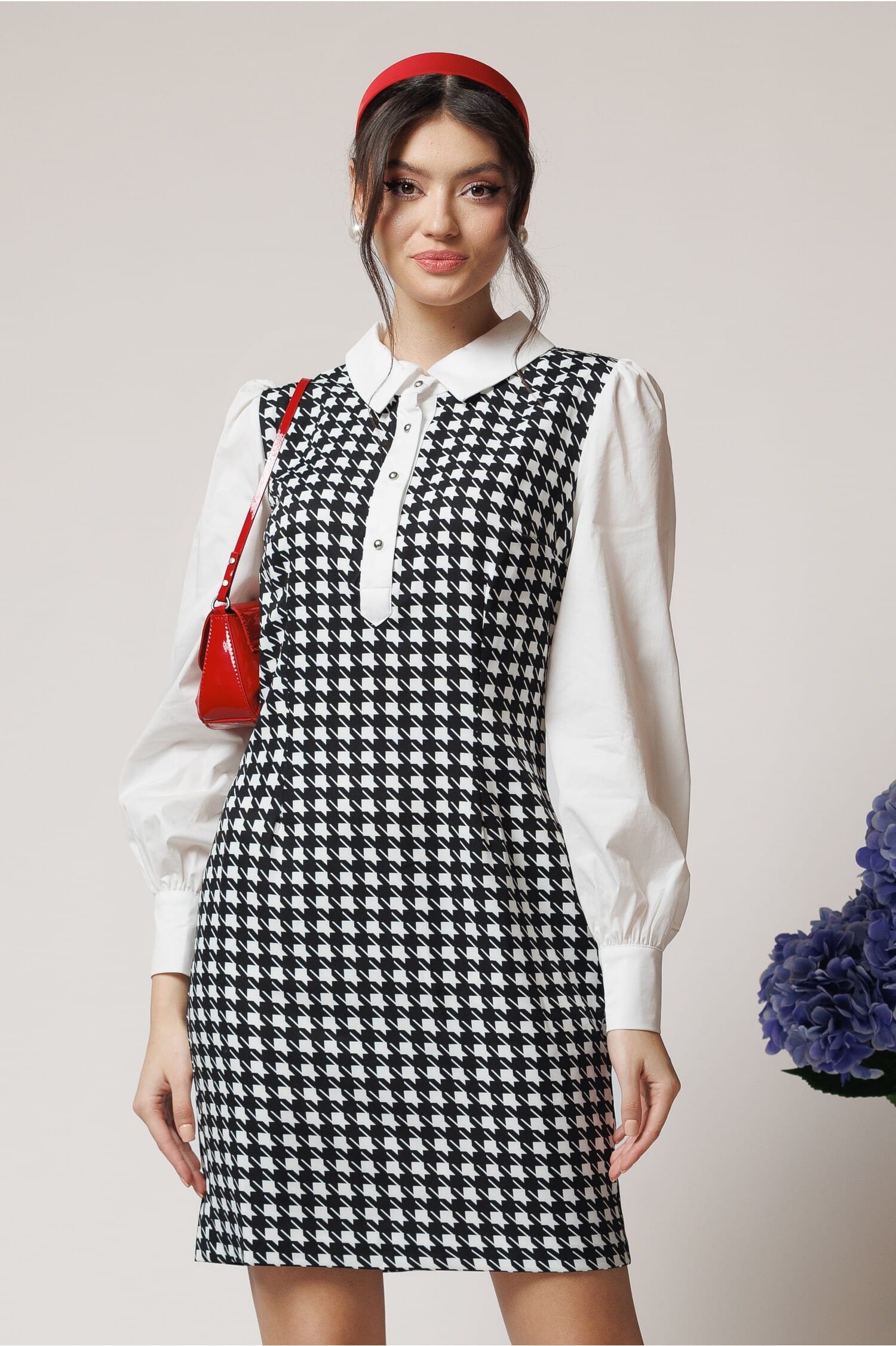 Rochie office din stofa alba cu imprimeu pepit negru si nasturi la bust 1 Rochie office din stofa alba cu imprimeu pepit negru si nasturi la bust