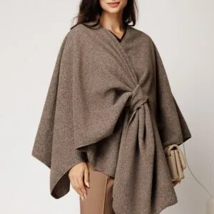 Capa lejera gri din bucle cu inchidere petrecuta