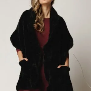 Capa scurta neagra din blana