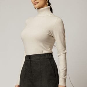 Maleta din tricot ivory cu guler intors