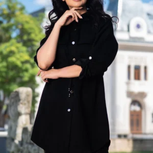 Jacheta lunga neagra tip camasa din material catifelat